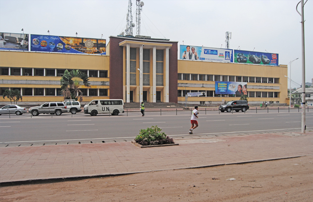 Bâtiment abritant la SCPT (ex-Poste) à Kinshasa Gombe, (photo BEF)