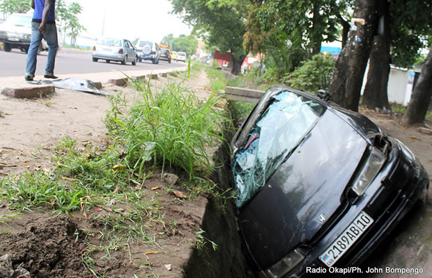 Un accident de circulation sur l’avenue Kasa Vubu dans la commune de Bandalungwa. (Radio Okapi)