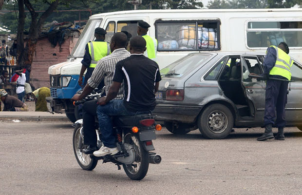 Quelques motocyclistes résistent à la décision du gouverneur. (R.O.)
