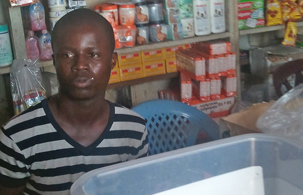 Un vendeur dans un petit commerce dans la commune de Ngaliema. 