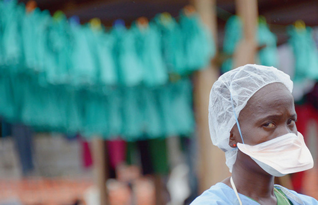 Une infirmière dans un hôpital de Monrovia, au Liberia. 