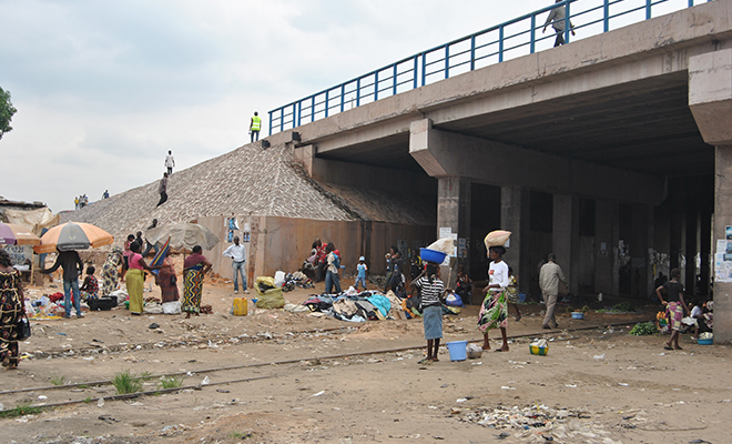 Scène de la vie courante dans un quartier populaire de la capitale congolaise.