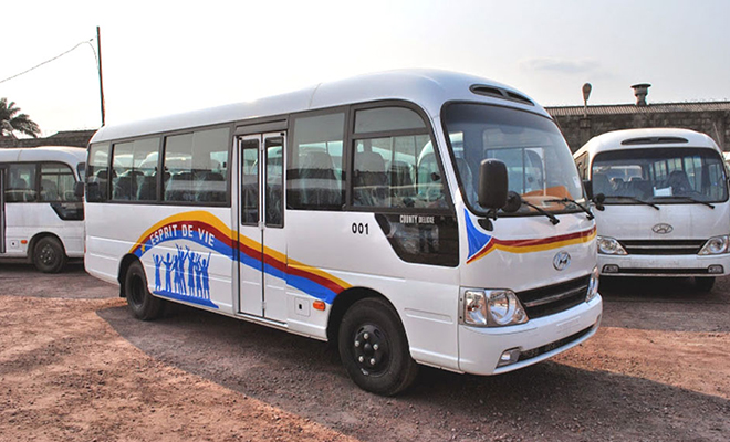 Les bus Hyundai  qui ont été cédés à des transporteurs kinois. 