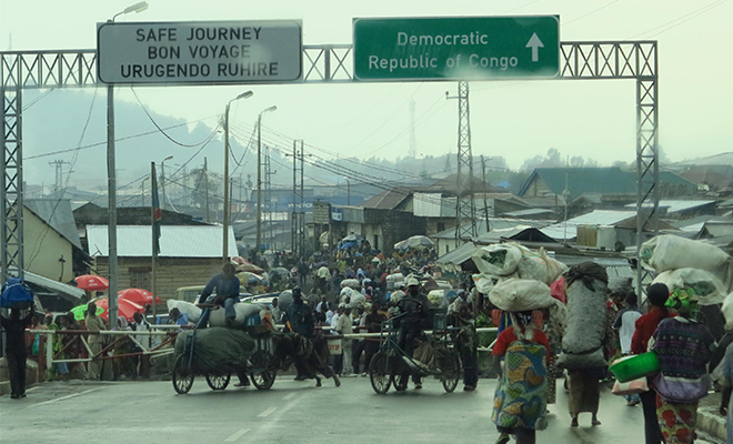 Barrière marquant la frontière officielle entre le Rwanda et la RD Congo.